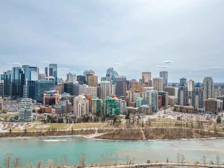 Apartament Chic 1Br Kensington Unit W/Parking Calgary Zewnętrze zdjęcie
