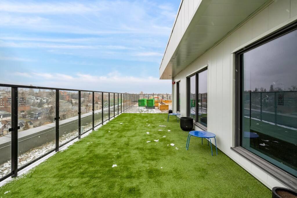 Apartament Chic 1Br Kensington Unit W/Parking Calgary Zewnętrze zdjęcie