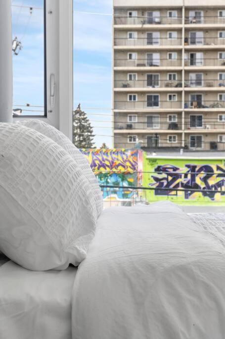 Apartament Chic 1Br Kensington Unit W/Parking Calgary Zewnętrze zdjęcie
