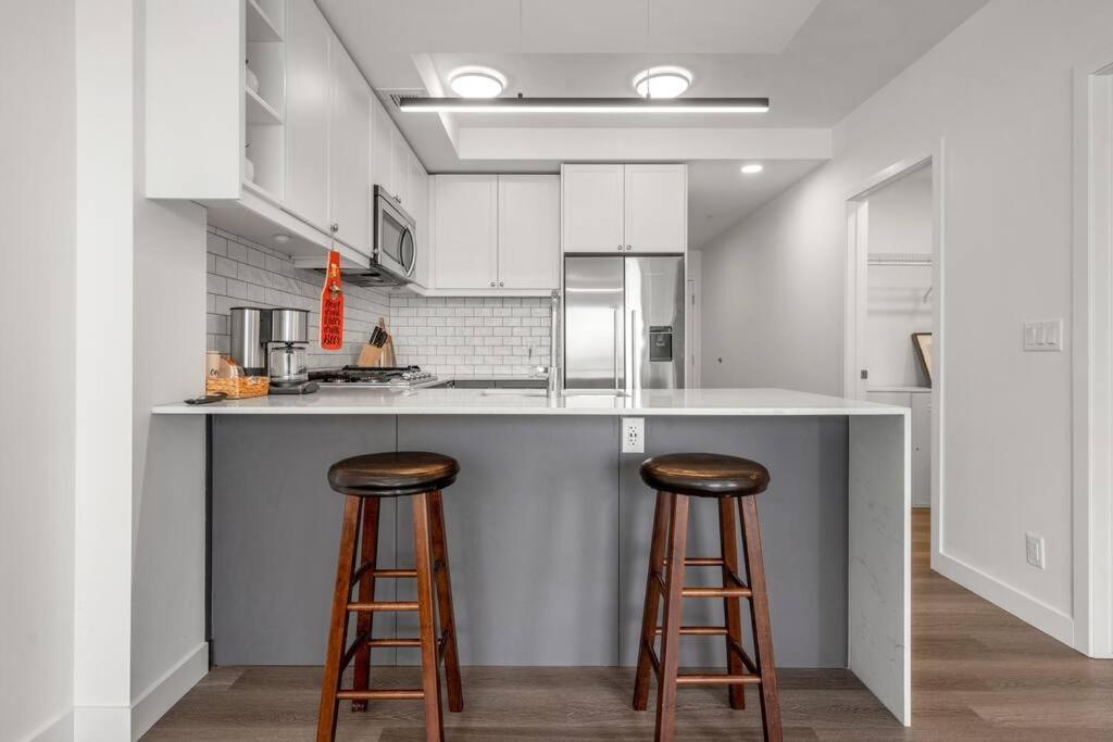 Apartament Chic 1Br Kensington Unit W/Parking Calgary Zewnętrze zdjęcie
