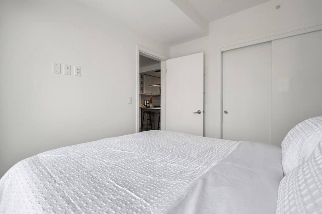 Apartament Chic 1Br Kensington Unit W/Parking Calgary Zewnętrze zdjęcie