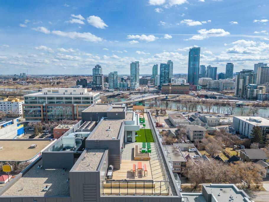 Apartament Chic 1Br Kensington Unit W/Parking Calgary Zewnętrze zdjęcie