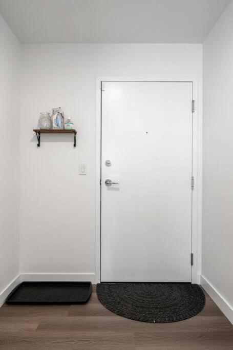 Apartament Chic 1Br Kensington Unit W/Parking Calgary Zewnętrze zdjęcie