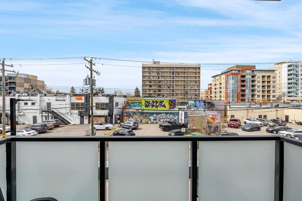Apartament Chic 1Br Kensington Unit W/Parking Calgary Zewnętrze zdjęcie
