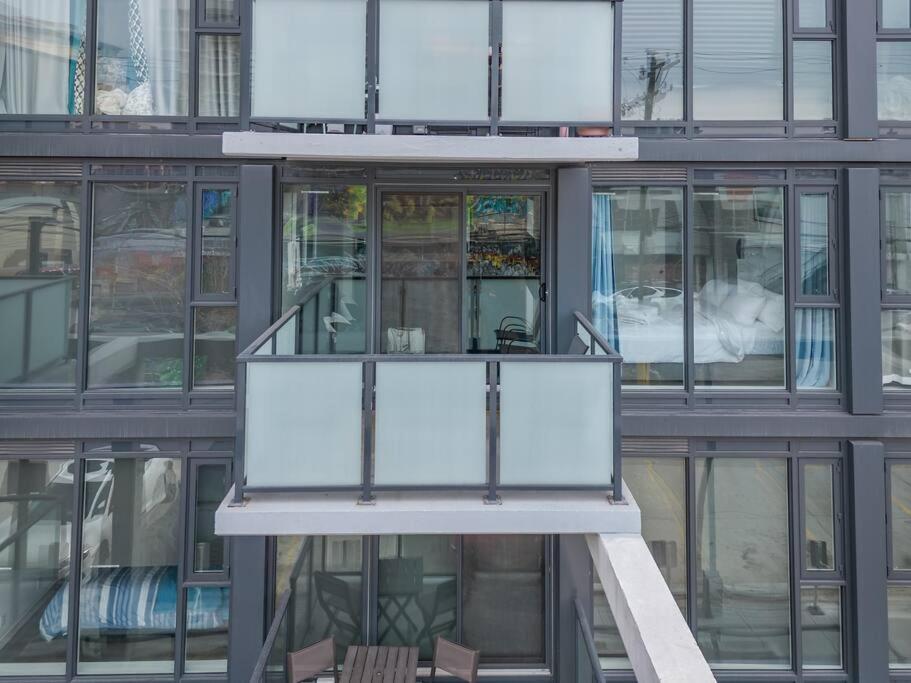 Apartament Chic 1Br Kensington Unit W/Parking Calgary Zewnętrze zdjęcie