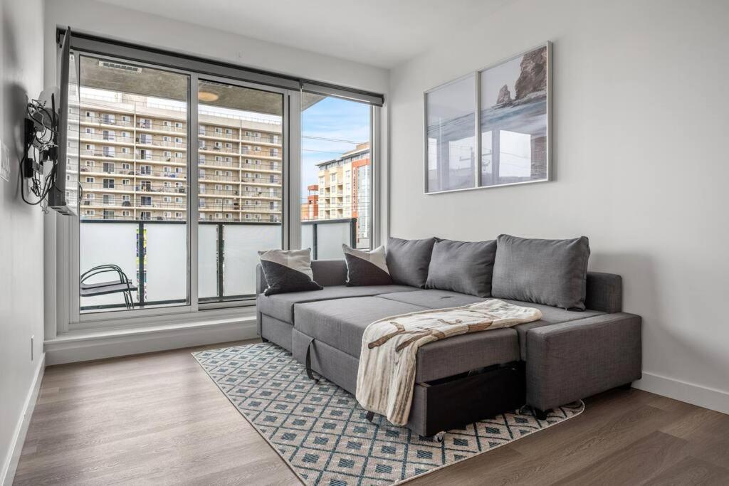 Apartament Chic 1Br Kensington Unit W/Parking Calgary Zewnętrze zdjęcie