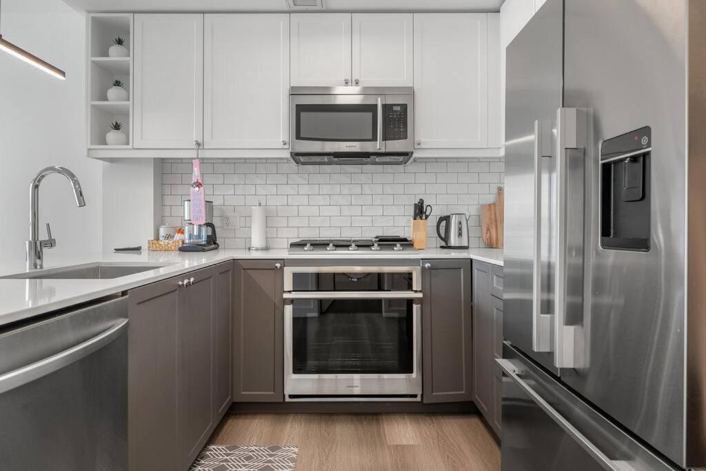 Apartament Chic 1Br Kensington Unit W/Parking Calgary Zewnętrze zdjęcie