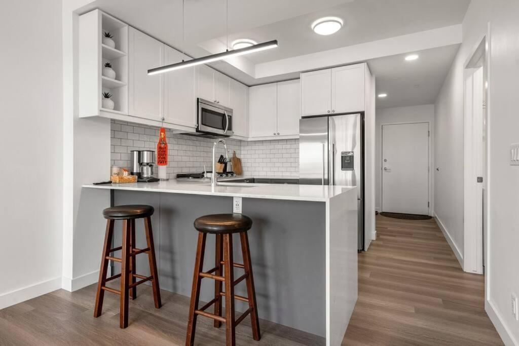 Apartament Chic 1Br Kensington Unit W/Parking Calgary Zewnętrze zdjęcie