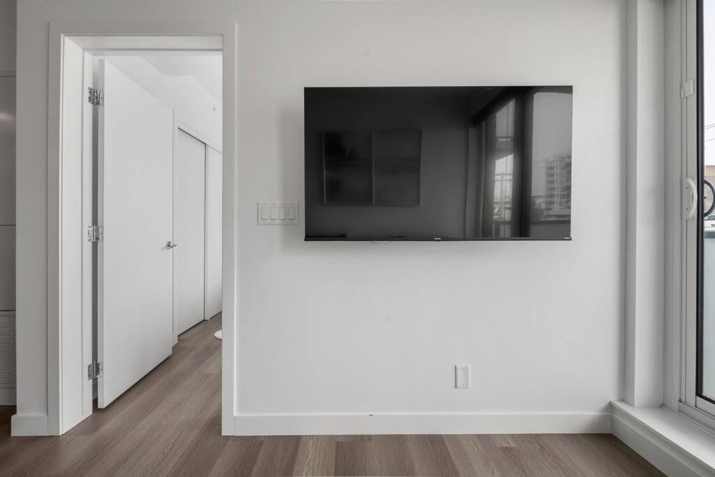 Apartament Chic 1Br Kensington Unit W/Parking Calgary Zewnętrze zdjęcie